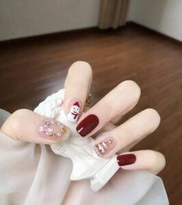 Read more about the article Sparkle and Shine: Trending Christmas Nail Designs at Bella Nails!