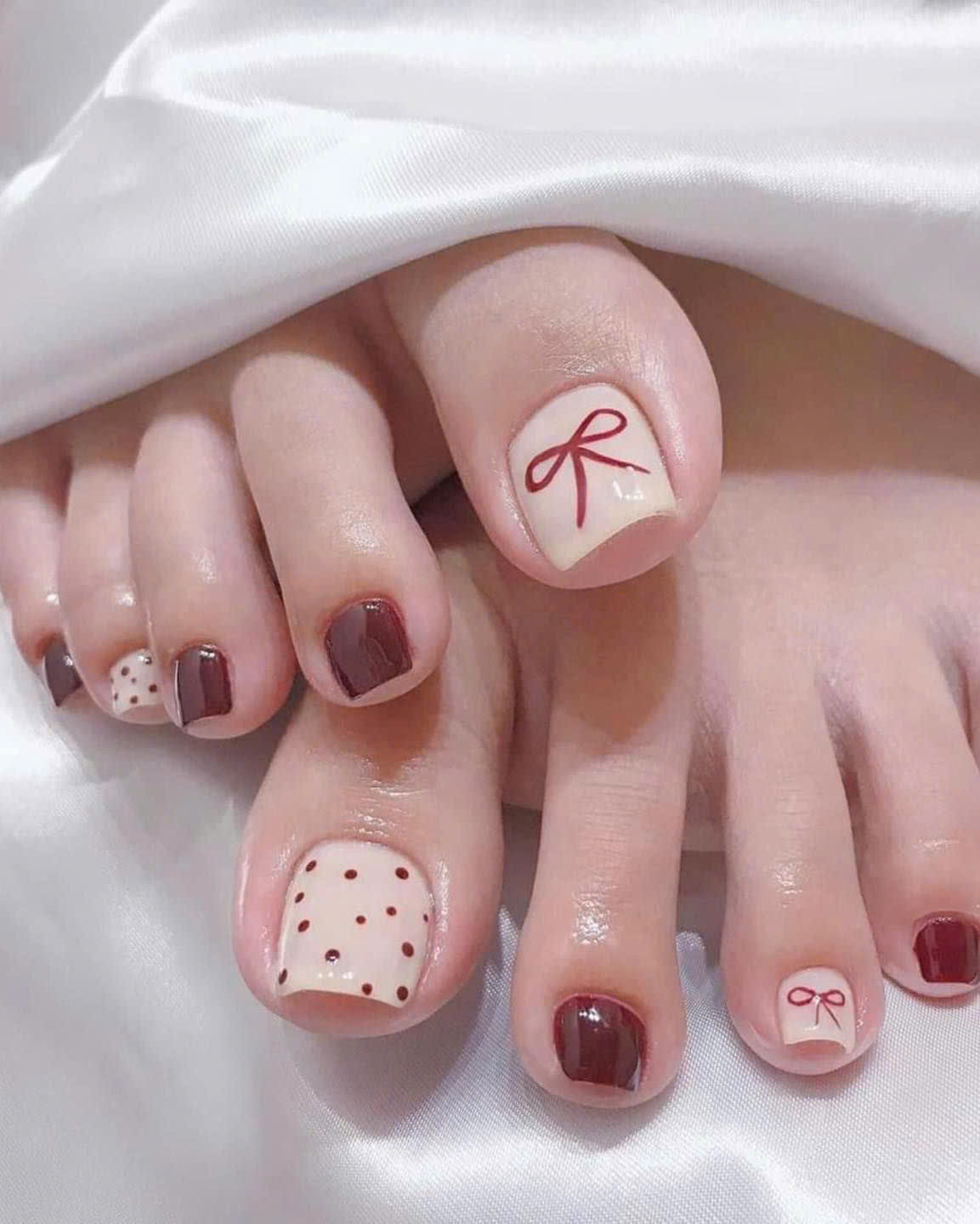 You are currently viewing Spring Nail Trends: Top 5 Must-Have Colors For April Manicures.